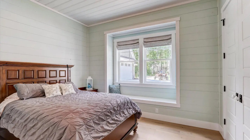 King Bed with Woodsy View