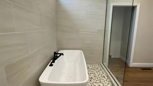 Spa-Like Tub