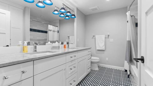 Black & White Bathroom