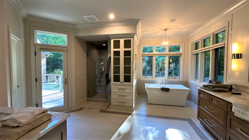 Master Bedroom Bathtub