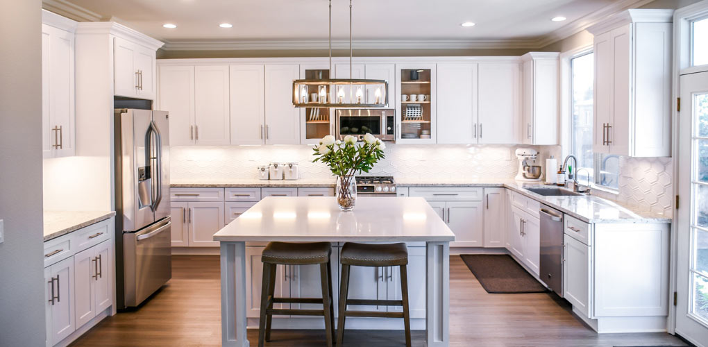 White themed modern traditional style kitchen.