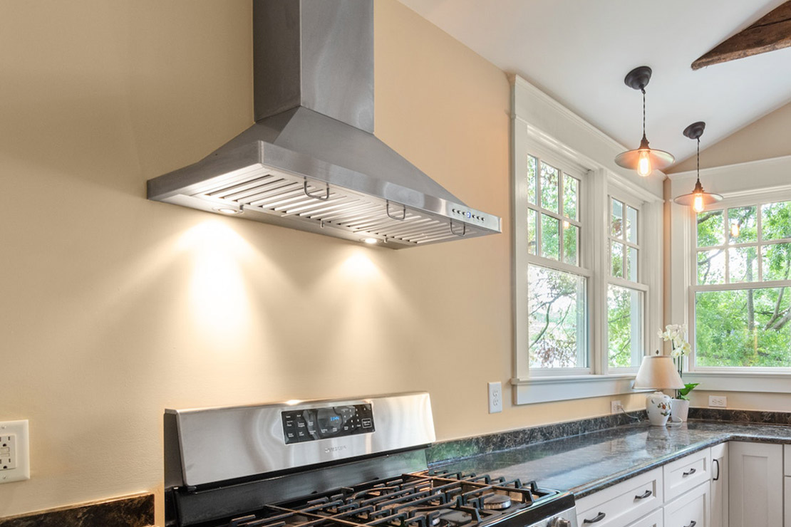 oven hood with light fixtures 