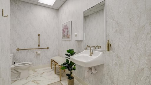 Bathroom with Stylish Decor