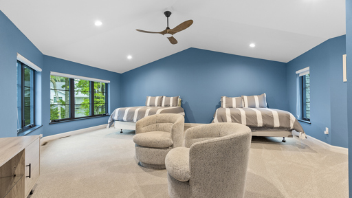 Large Spare Bedroom with Seating
